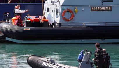فقدان 3 مهاجرين بعد محاولتهم عبور القناة البحرية الفرنسية