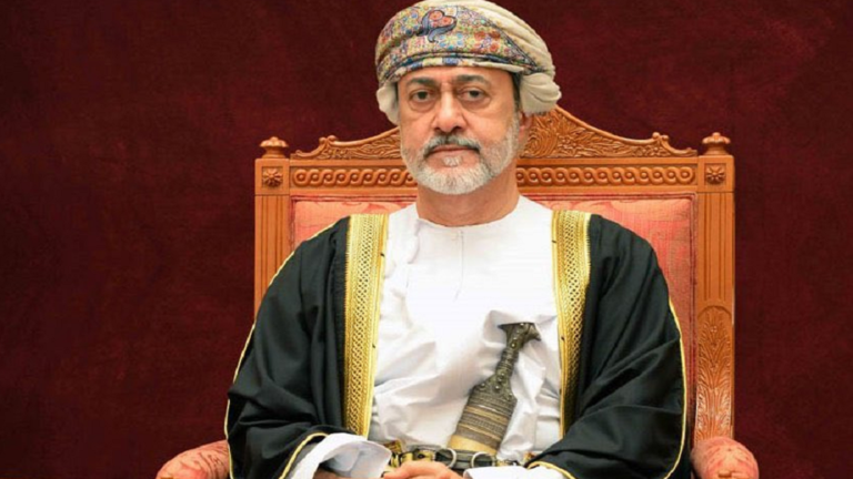 سلطان عمان يتوجه إلى قطر