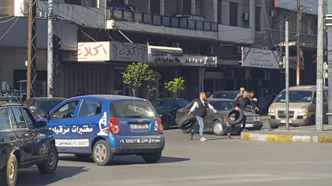 قطع مسارب ساحة عبدالحميد كرامي في طرابلس
