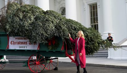 البيت الأبيض وشجرة عيد الميلاد.. انتقادات للميزانية الضخمة!