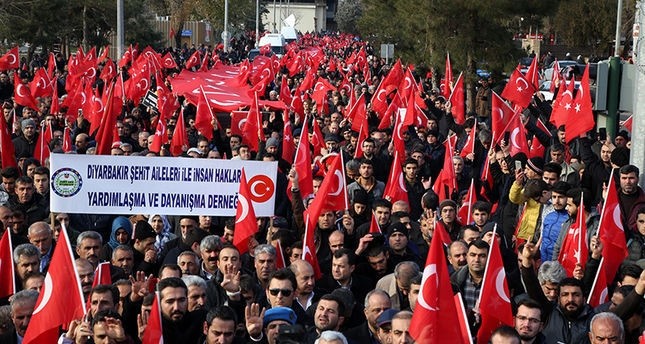 تظاهرات في إسطنبول تطالب الحكومة بالاستقالة غداة الهبوط الحاد بالليرة التركية