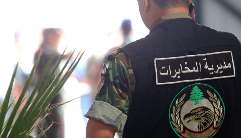 الجيش يوقف مروج مخدرات في صحراء الشويفات(صورة)