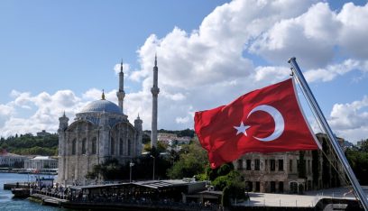 تركيا تغلق الحدود أمام القادمين من خمس دول بسبب سلالة كوفيد-19 الجديدة