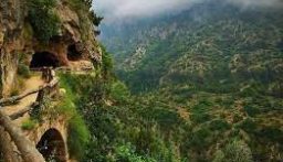 احتراق حفارة بشكل كامل في بلدة مارون الرأس بعدما استهدفتها مسيرة بقنبلة متفجرة