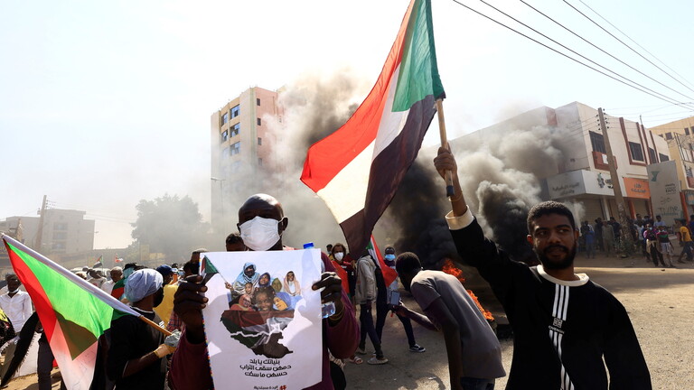 الأمن السوداني يطلق الغاز المسيل للدموع لتفريق المتظاهرين
