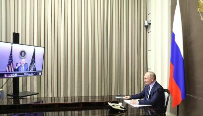 بالفيديو: بداية “محرجة” لبايدن في لقاء بوتين “المرئي”!