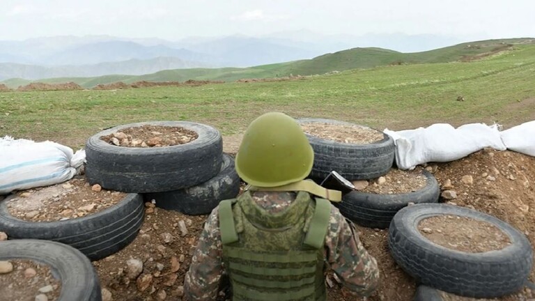 أرمينيا.. اعتقال 4 عسكريين بعد فقدان موقعين للجيش على حدود أذربيجان