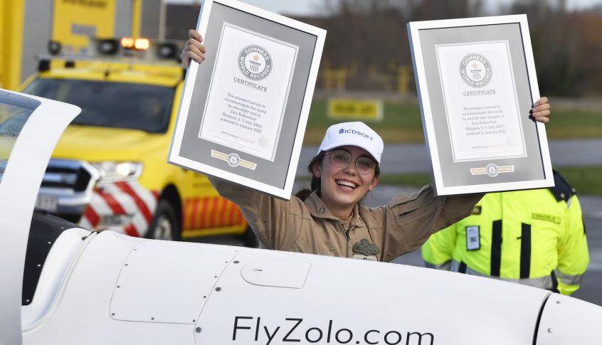أصغر طيار امرأة تسجل رقما قياسيا عالميا