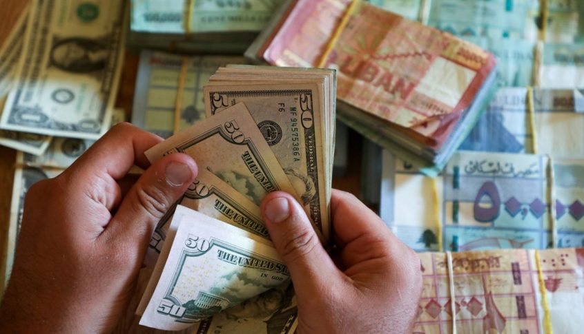 الدولار بـ33000 ليرة لبنانية في السوق السوداء!