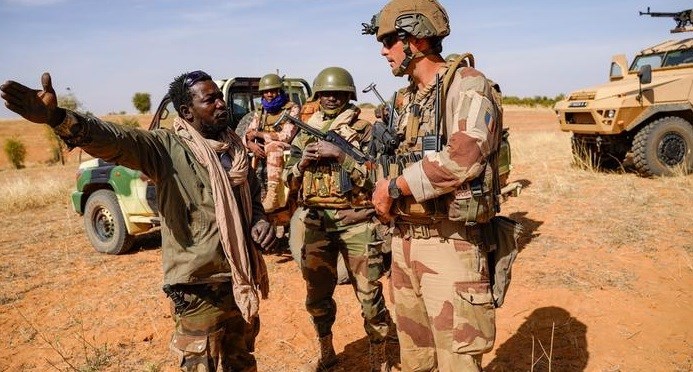 وزيرة الجيوش الفرنسية: البقاء في مالي غير ممكن وبات صعباً