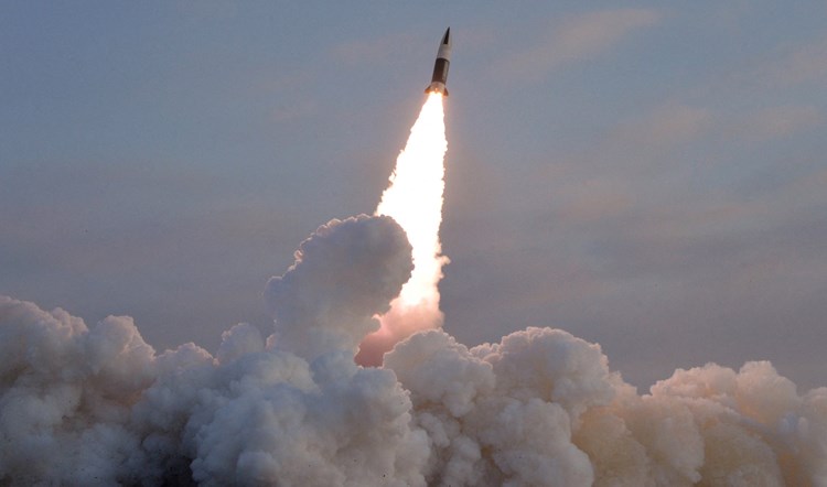 كوريا الشمالية تختبر صاروخ كروز متطوراً ورأساً حربياً لصاروخ تكتيكي موجّه