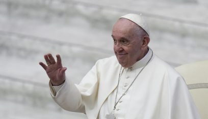 البابا فرنسيس يتبرع بأكثر من 100 ألف دولار لهؤلاء المهاجرين