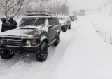 الدفاع المدني يعمل على انقاذ المواطنين الذين احتجزوا على طريق ترشيش – زحلة بسبب الثلوج