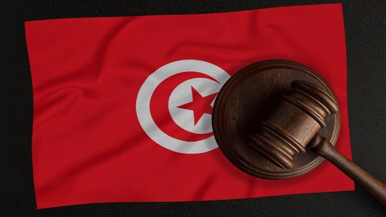مرسوم رئاسي تونسي: يحظر على القضاة الإضراب