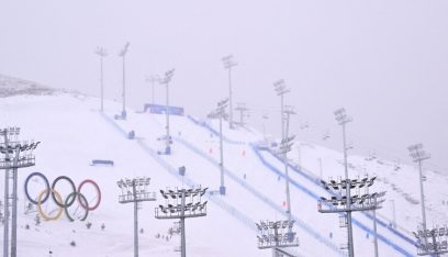 الثلوج تقف بوجه منافسات التزلج الحر بأولمبياد بكين
