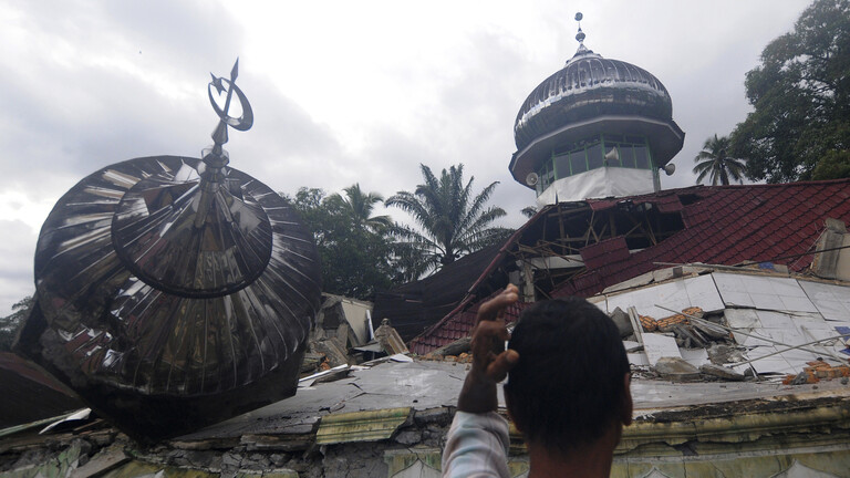 ارتفاع حصيلة قتلى الزلزال في إندونيسيا الشهر الماضي إلى 602