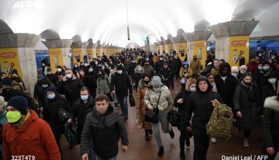 بالصور: هروب عشرات الاوكرانيين في مترو كييف