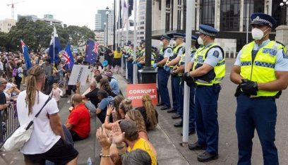 حاصروا البرلمان النيوزيلندي مطالبين بإنهاء التطعيم الإجباري وقيود كورونا