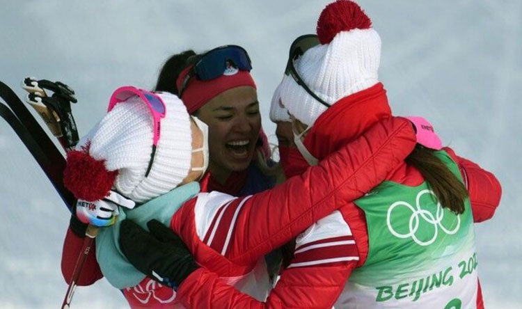 متزلجات روسيا يفزن بذهبية سباق التتابع في أولمبياد بكين