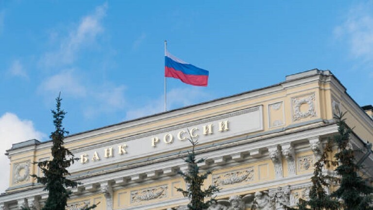 المركزي الروسي يعلن استنئاف تداولات الأسهم في بورصة موسكو