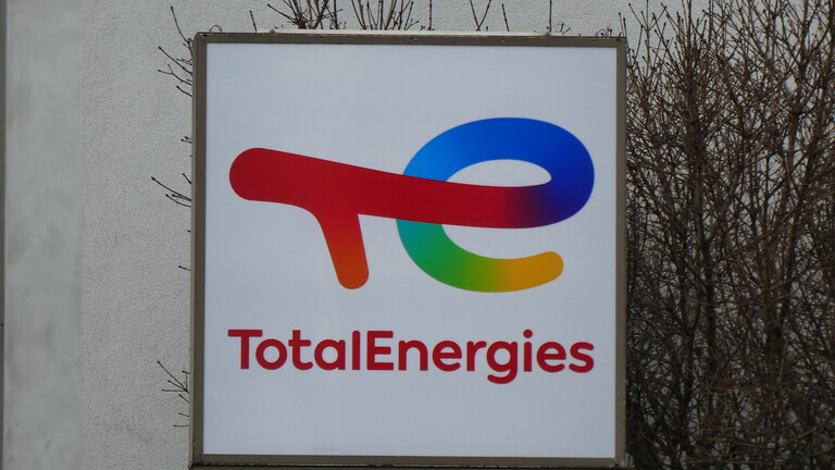 “توتال” الفرنسية توقف شراء النفط من روسيا