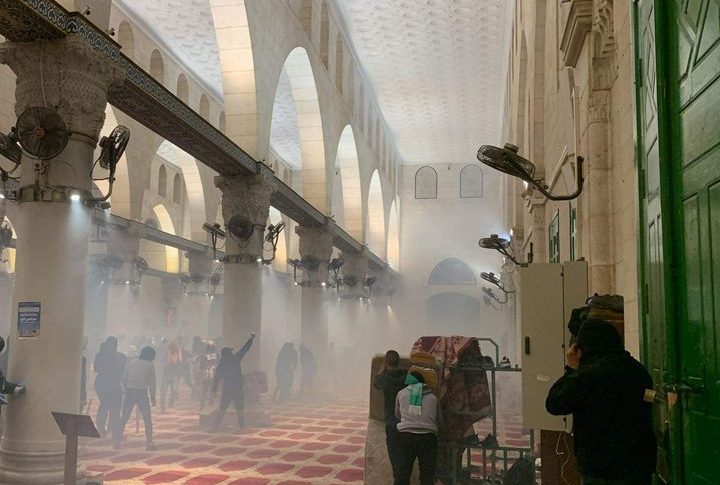 أكثر من 152 إصابة بالمواجهات مع العدو الاسرائيلي في المسجد الأقصى