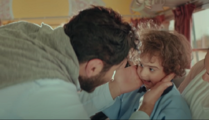 بالفيديو: تامر حسني طرح أغنية “رمضان كريم” بمشاركة أبنائه