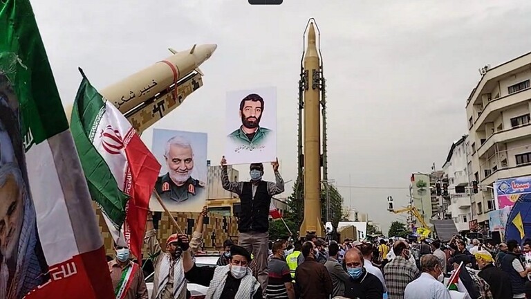 إيران تعرض أحدث صواريخها الباليستية في يوم القدس