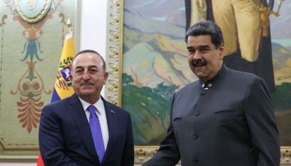 تشاووش أوغلو يلتقي مادورو في فنزويلا