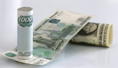 العملة الروسية تواصل الارتفاع.. الدولار دون مستوى 68 روبلاً