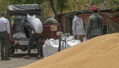 توقف شحنات بمئات آلاف الأطنان من القمح في أحد موانئ الهند