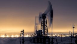 أسعار النفط تنتعش بعد هبوط حاد