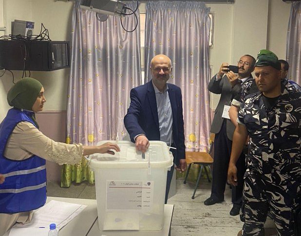مولوي يدلي بصوته في طرابلس: الطريقة الوحيدة لبناء لبنان الغد هي عبر الإقتراع الكثيف