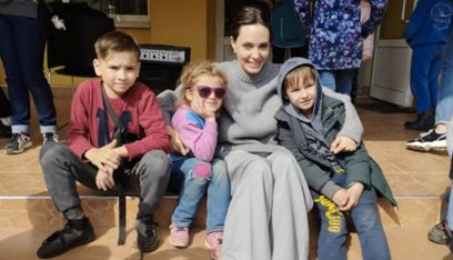 أنجلينا جولي تفاجئ أطفال أوكرانيا وتعدهم بزيارة ثانية