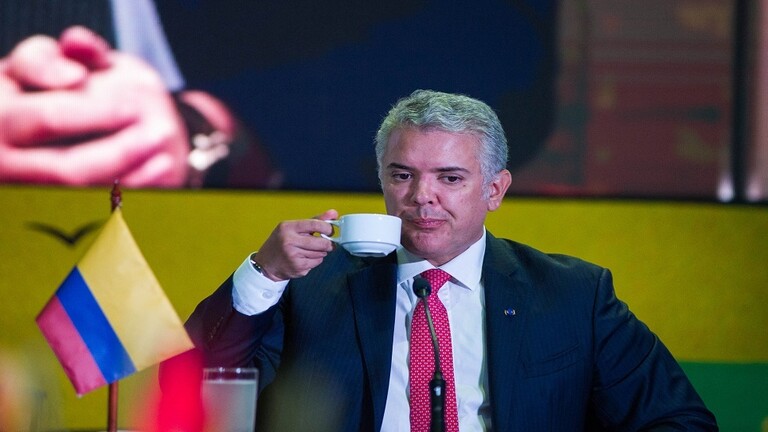 كولومبيا تضع رئيسها تحت الإقامة الجبرية