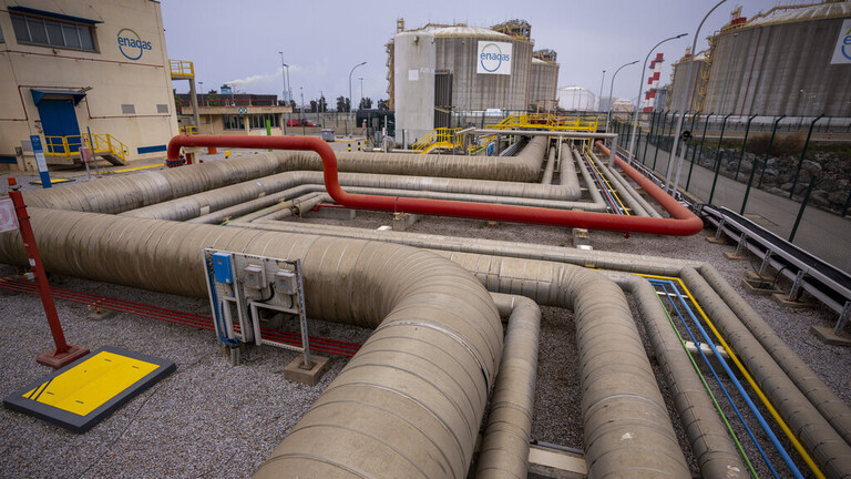 “غازبروم” توقف إمدادات الغاز إلى لاتفيا