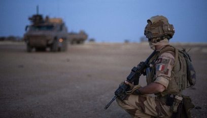 فرنسا تعلن سحب قواتها من مالي نهاية الصيف