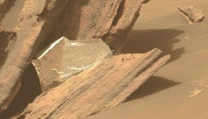 رصد “جسم معدني لامع” على سطح المريخ!