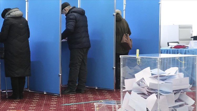 كازاخستان تجري استفتاءً شعبياً لتعديل الدستور