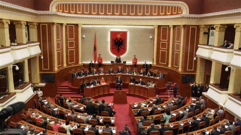 البرلمان الألباني ينتخب رئيس الأركان رئيسا للدولة