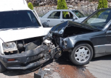 حادث سير مروع… 11 جريحا وتضرر 4 سيارات وفان مدرسي