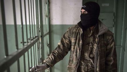 هروب سجناء من “داعش” في هجوم على سجن الرقة المركزي