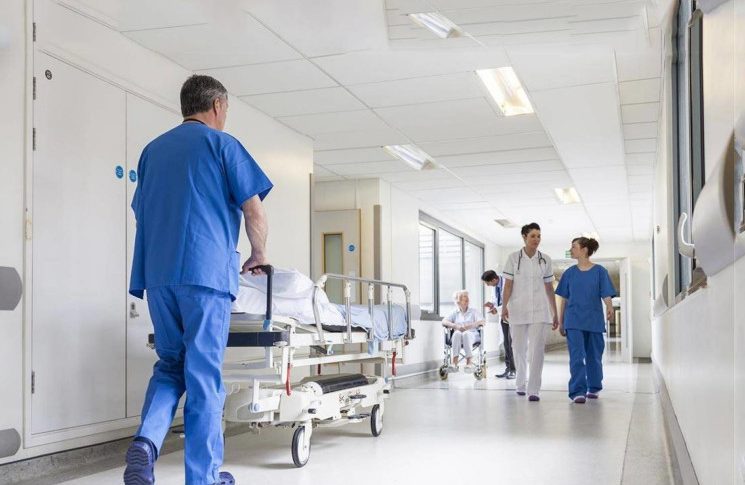 إجتماع تشاوري للجان الطبيه العاملة في المستشفيات: رفض الزياده الممنوحة للموظفين الإداريين