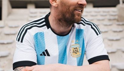 ميسي يكشف عن قميص الأرجنتين لمونديال قطر