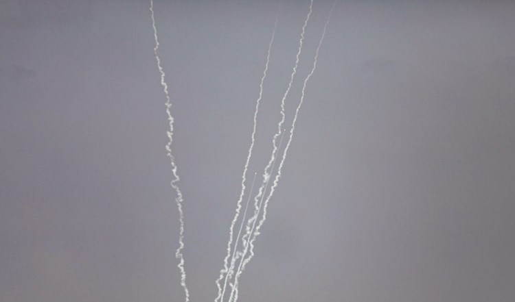 طائرات العدو قصفت موقعين في قطاع غزة