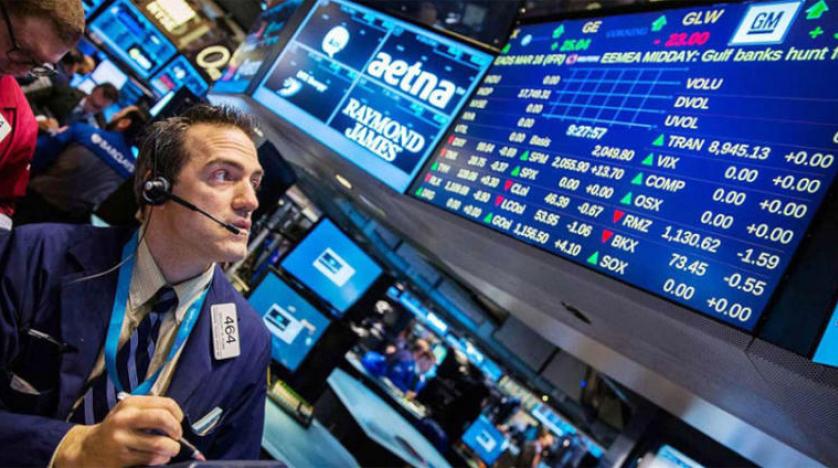 الأسهم الأميركية تسجل أول خسائر أسبوعية في شهر