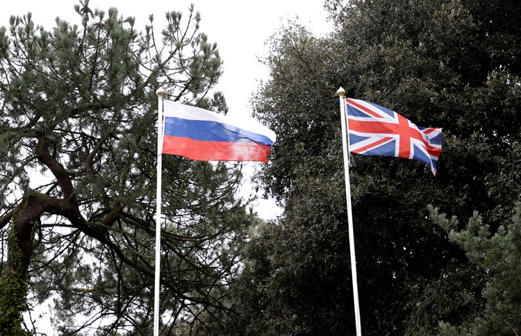 واردات بريطانيا من روسيا تسجل تراجعاً كبيراً.. ما تأثير ذلك على لندن؟