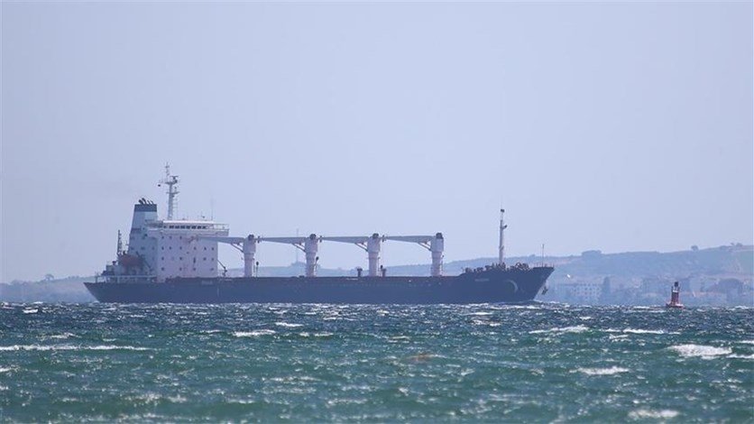 الحوثيون يعلنون أنهم استهدفوا سفينة نفطية بريطانية في خليج عدن بعدد من الصواريخ البحرية