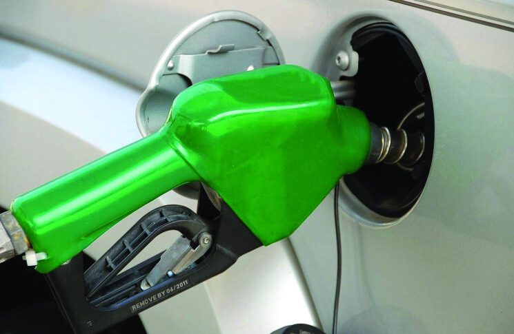 انخفاض أسعار البنزين والمازوت.. ماذا عن الغاز؟