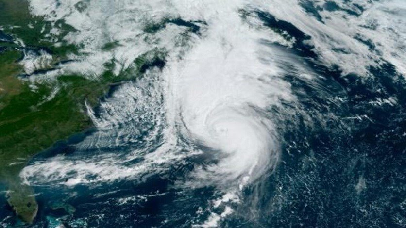 الإعصار فيونا يتّجه إلى كندا بعد مروره قرب أرخبيل برمودا